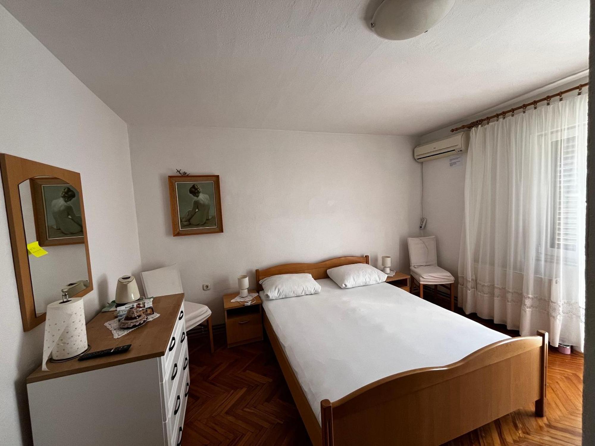 Apartman And Ruza