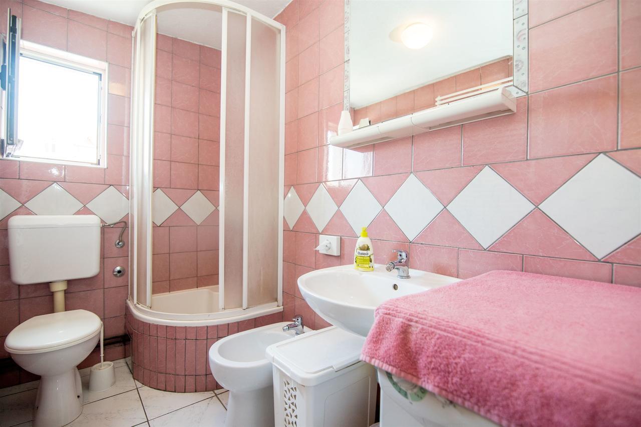 Apartman And Ruza